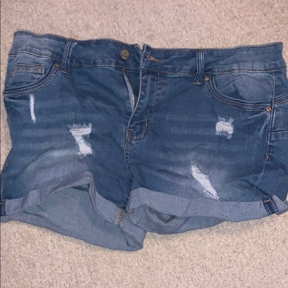 Shorts - Picture 4 of 5